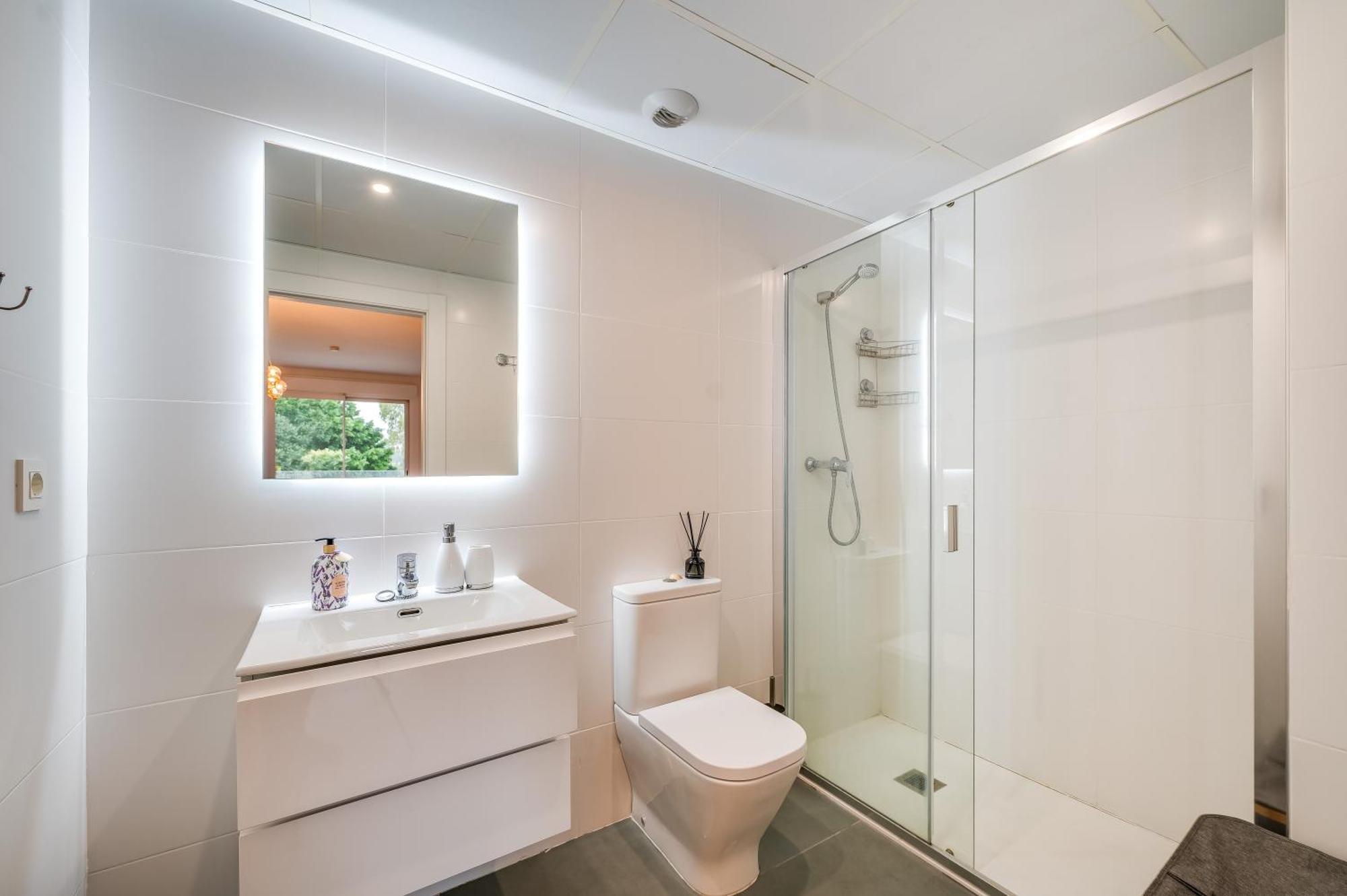Elegant 2 Bdrm Minimalist W Pool & Bbq Apartamento *