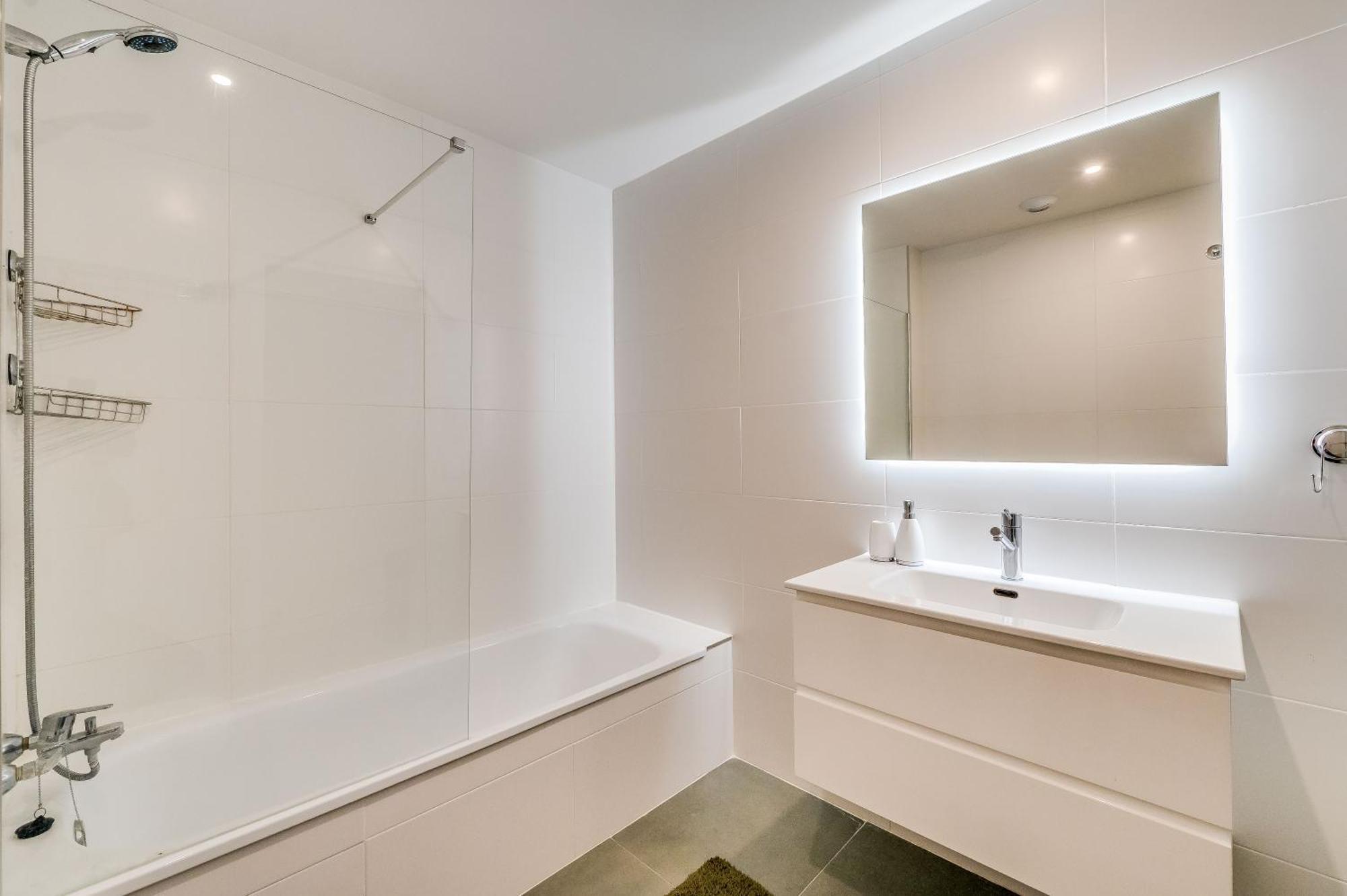 Apartamento Elegant 2 Bdrm Minimalist W Pool & Bbq Marbella